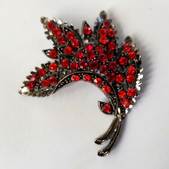 Vintage Jewelry - Vintage NWOT AMAZING BROOCH  (only a bundle of 3 or more)